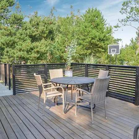 Four-bedroom Holiday In Holiday home *