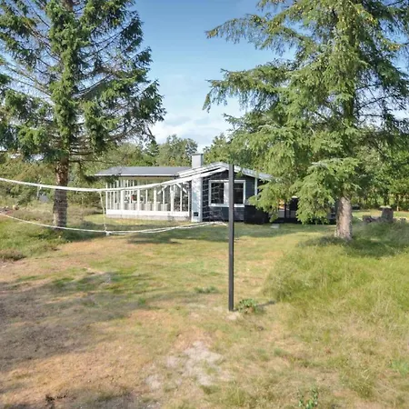 Holiday home Four-bedroom Holiday In