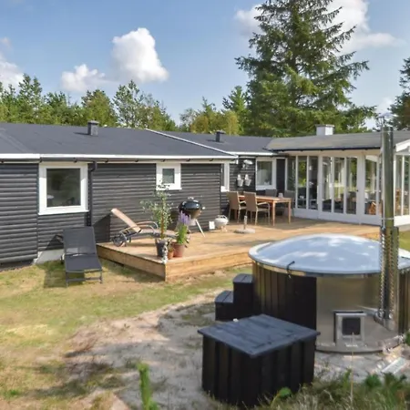 Four-bedroom Holiday In * Blavand